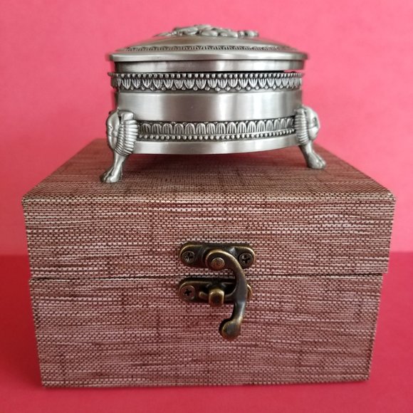 Preserved Eternal Red Rose in Heart-shaped Jewelry Box - Picture 12 of 15